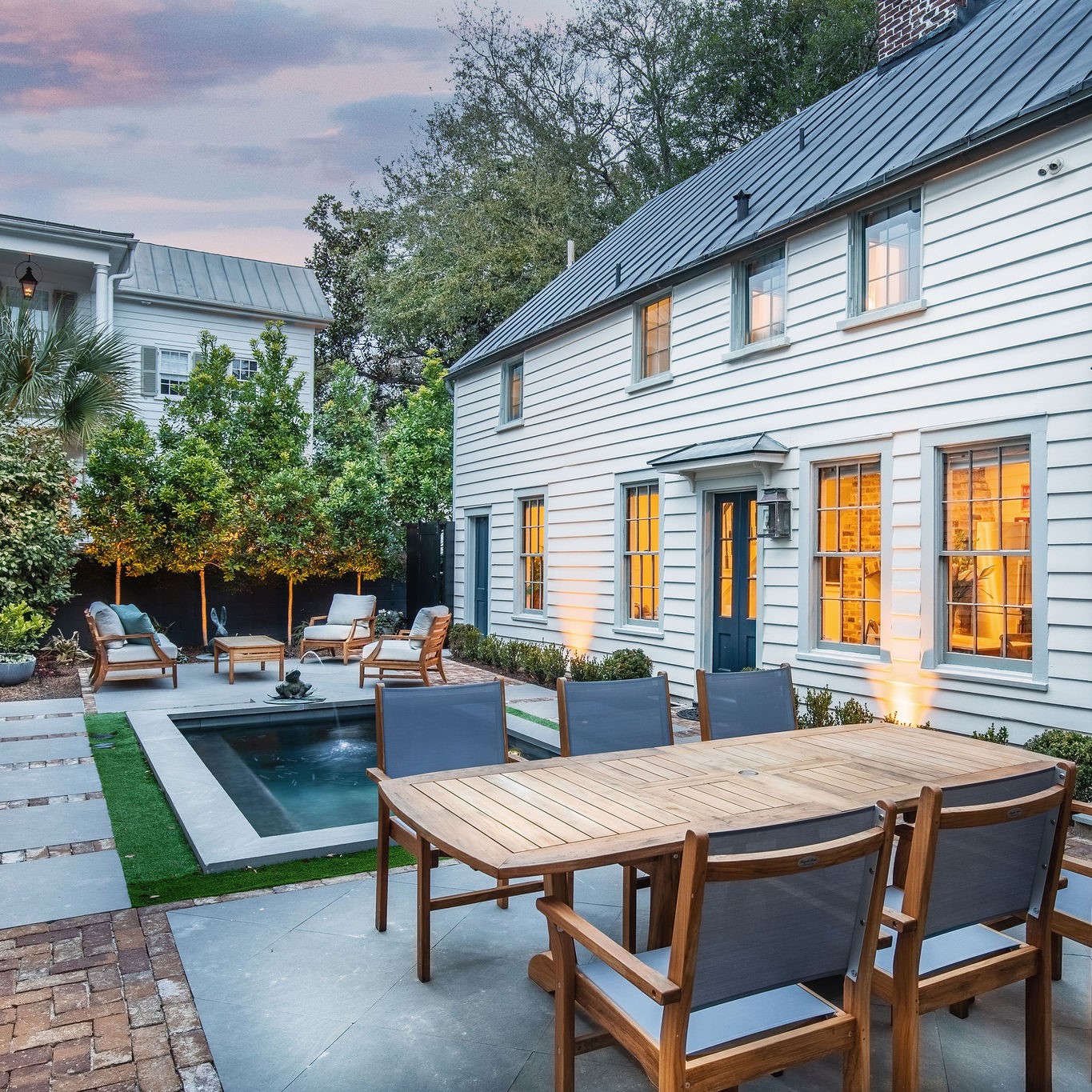 114TraddStreet-KeenEyeMarketingTwilight-2 SQ